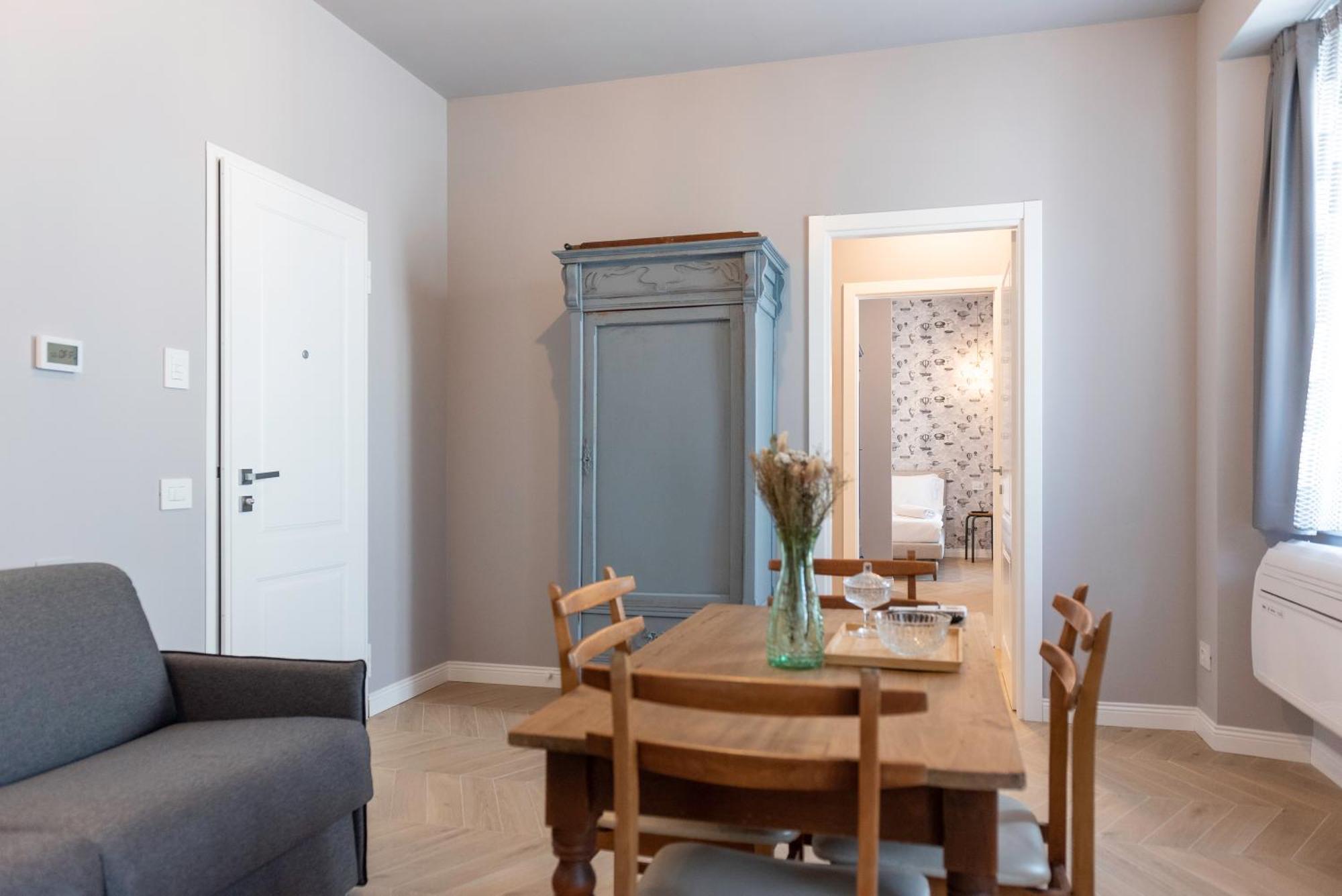 Regina Boutique Suites Трієст Екстер'єр фото