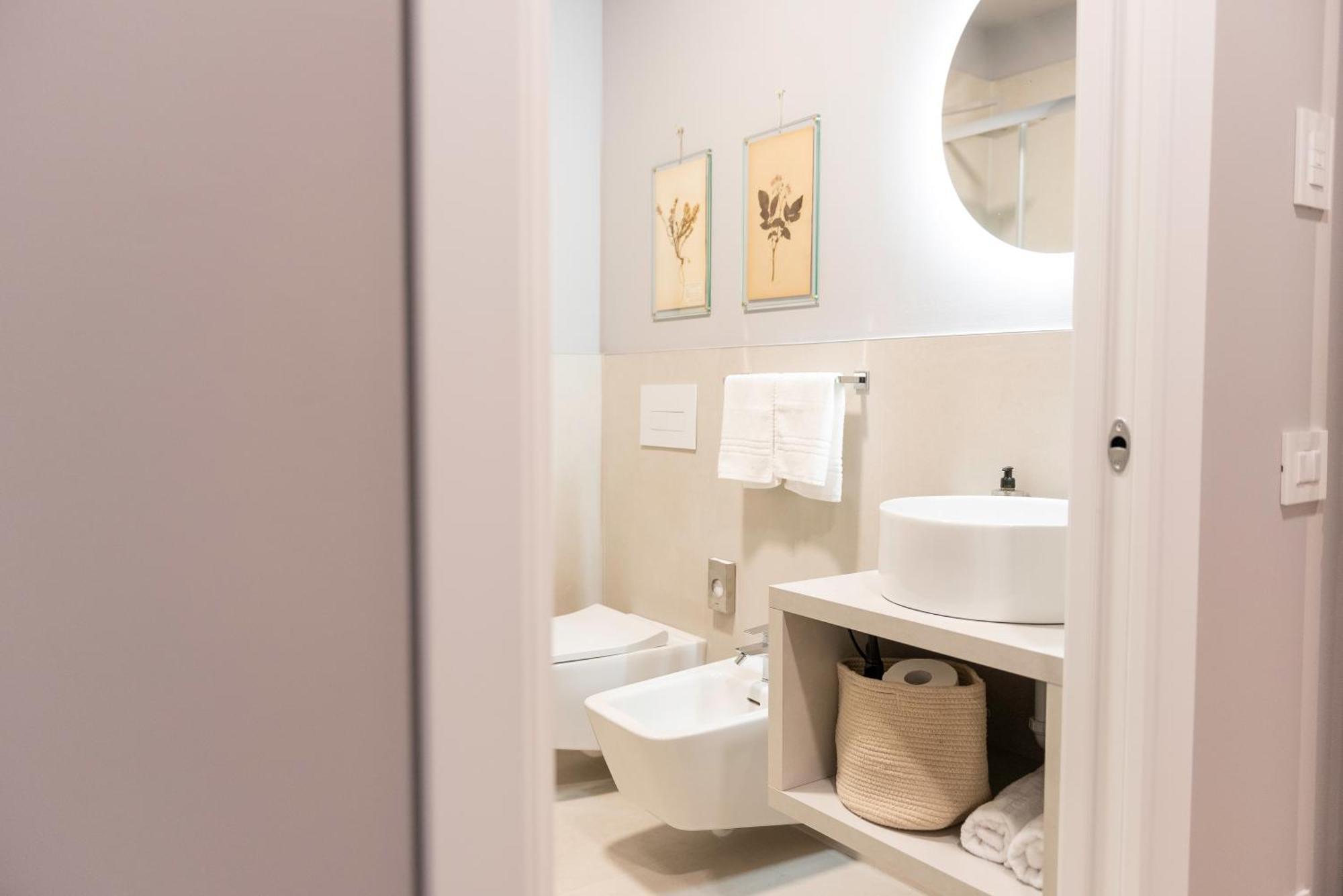 Regina Boutique Suites Трієст Екстер'єр фото