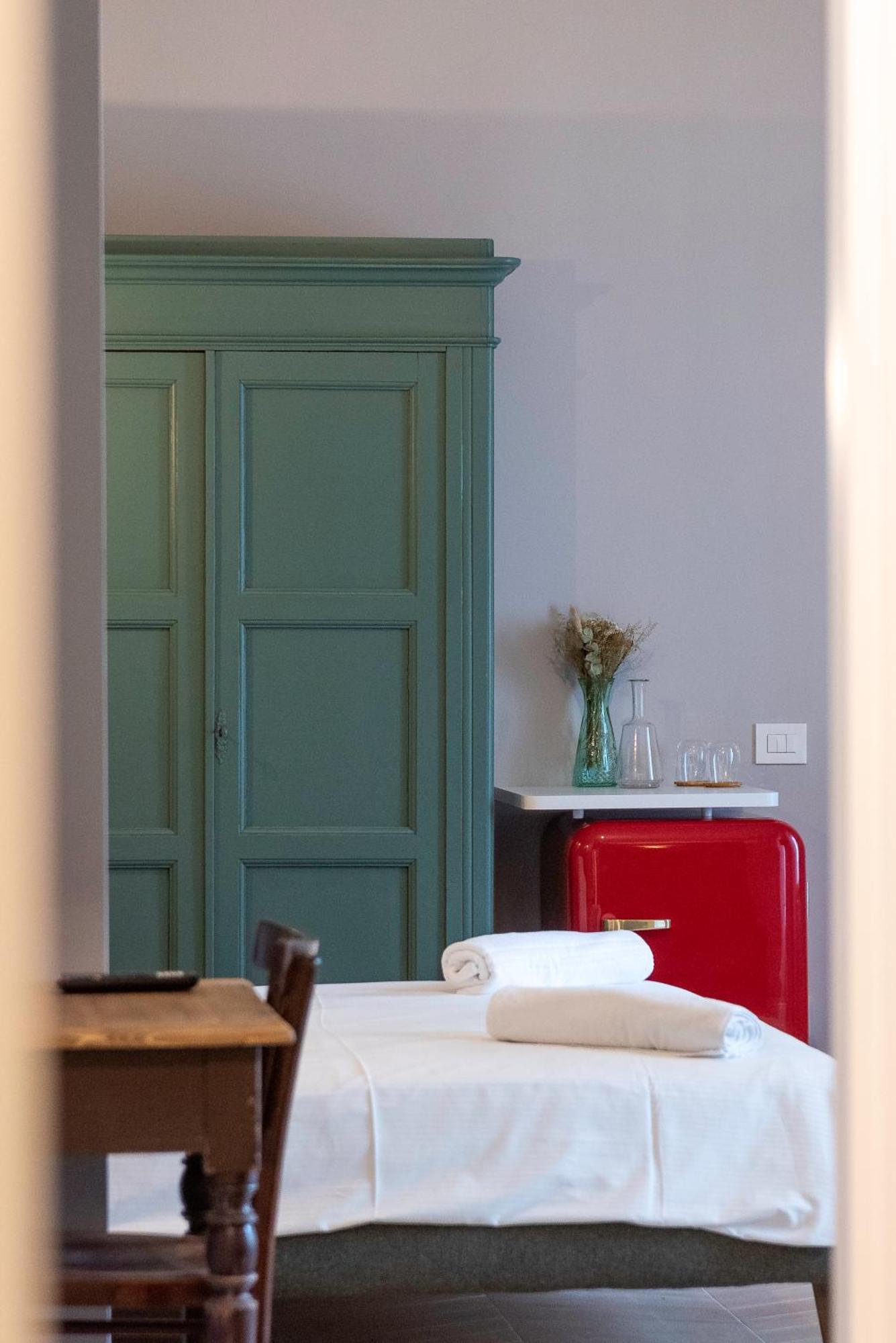 Regina Boutique Suites Трієст Екстер'єр фото