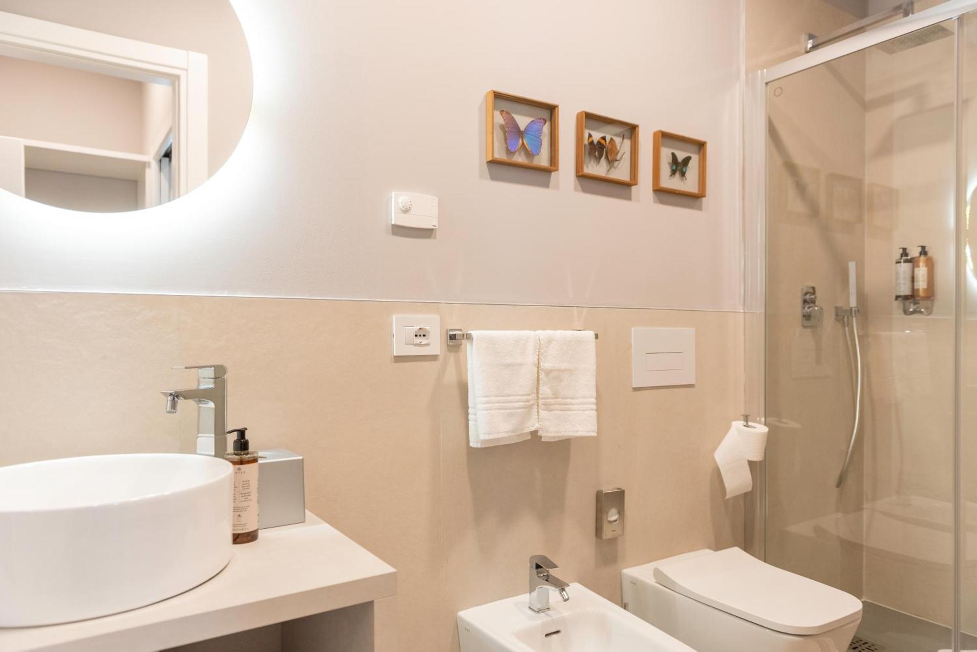 Regina Boutique Suites Трієст Екстер'єр фото