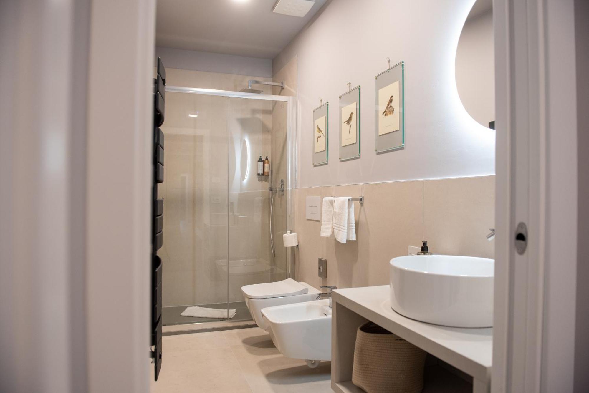Regina Boutique Suites Трієст Екстер'єр фото