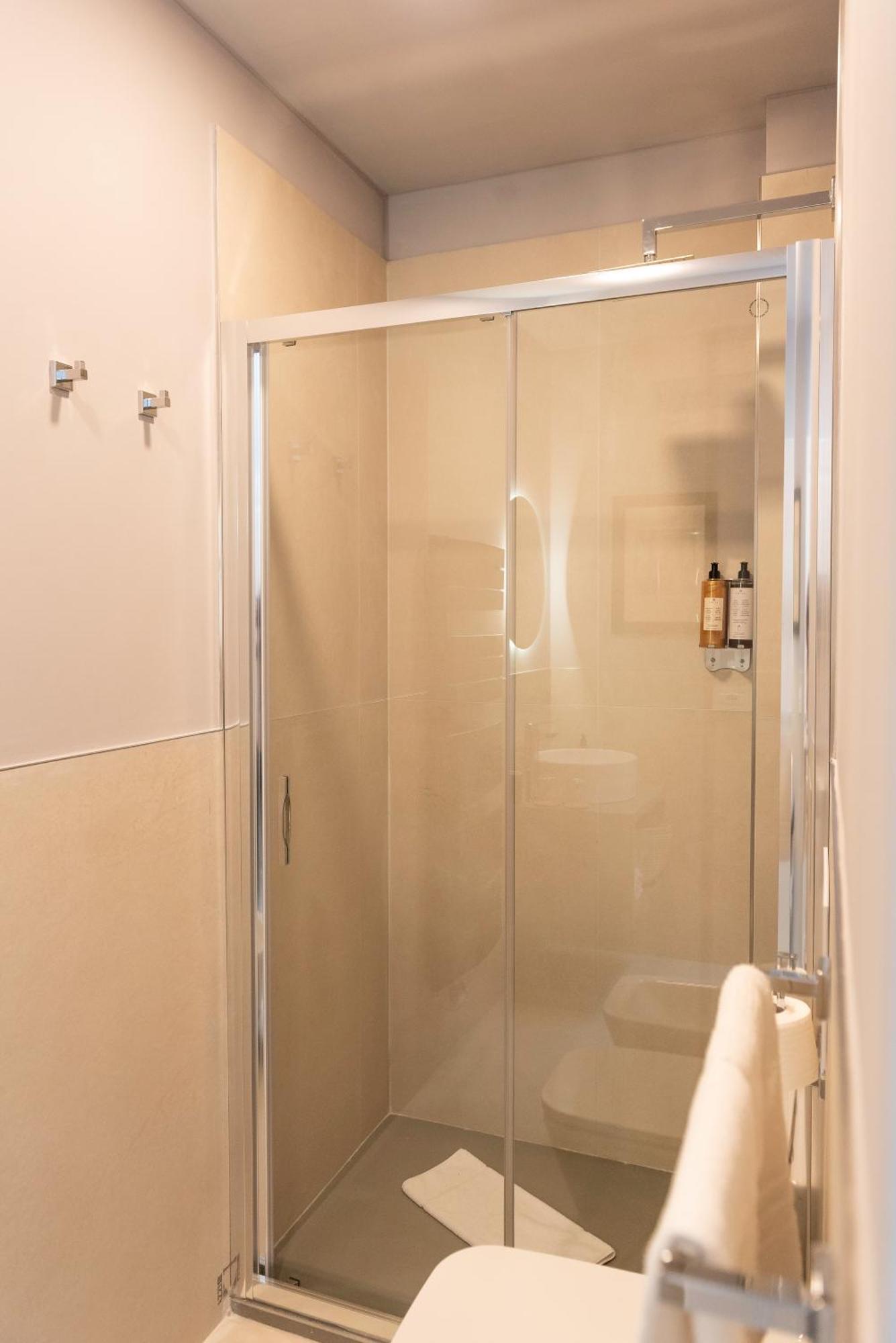 Regina Boutique Suites Трієст Екстер'єр фото
