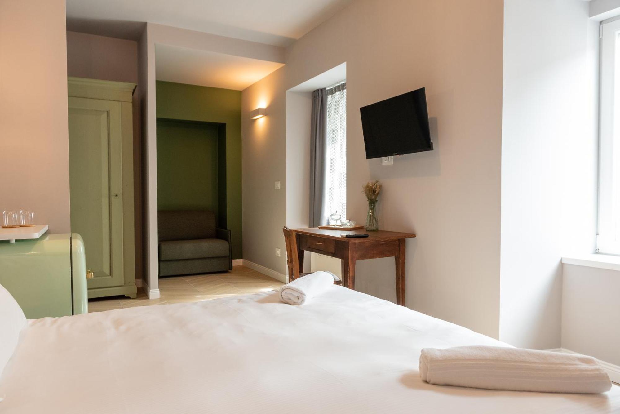 Regina Boutique Suites Трієст Екстер'єр фото