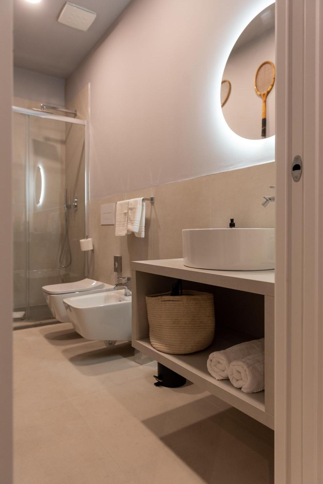 Regina Boutique Suites Трієст Екстер'єр фото