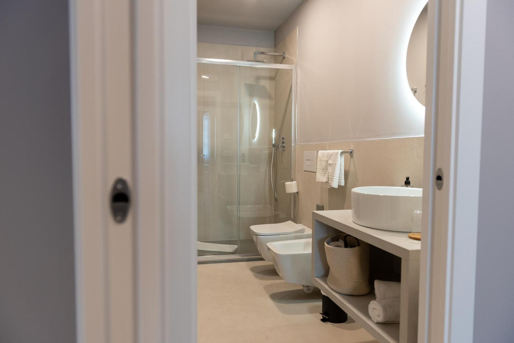 Regina Boutique Suites Трієст Екстер'єр фото