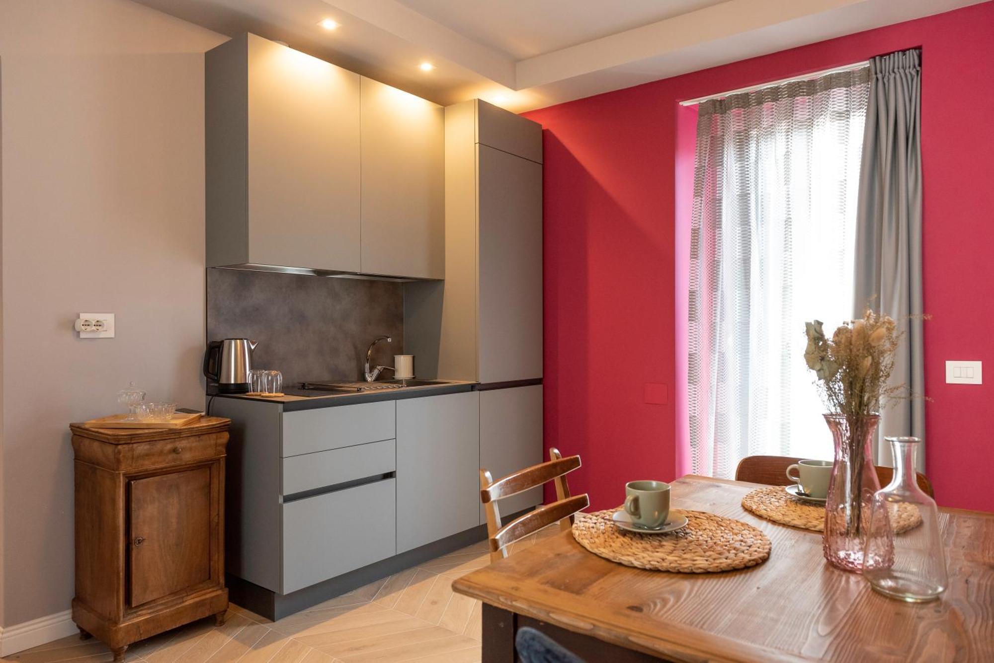 Regina Boutique Suites Трієст Екстер'єр фото