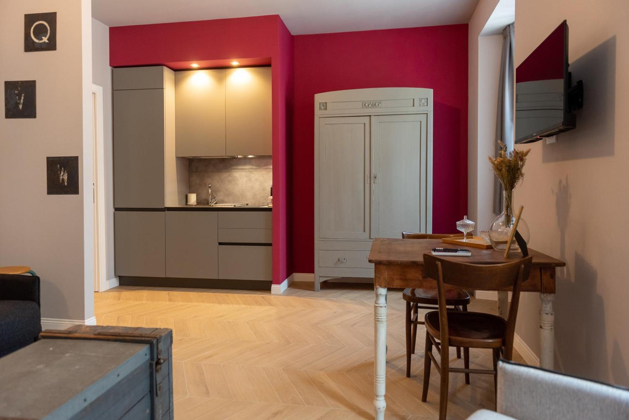 Regina Boutique Suites Трієст Екстер'єр фото