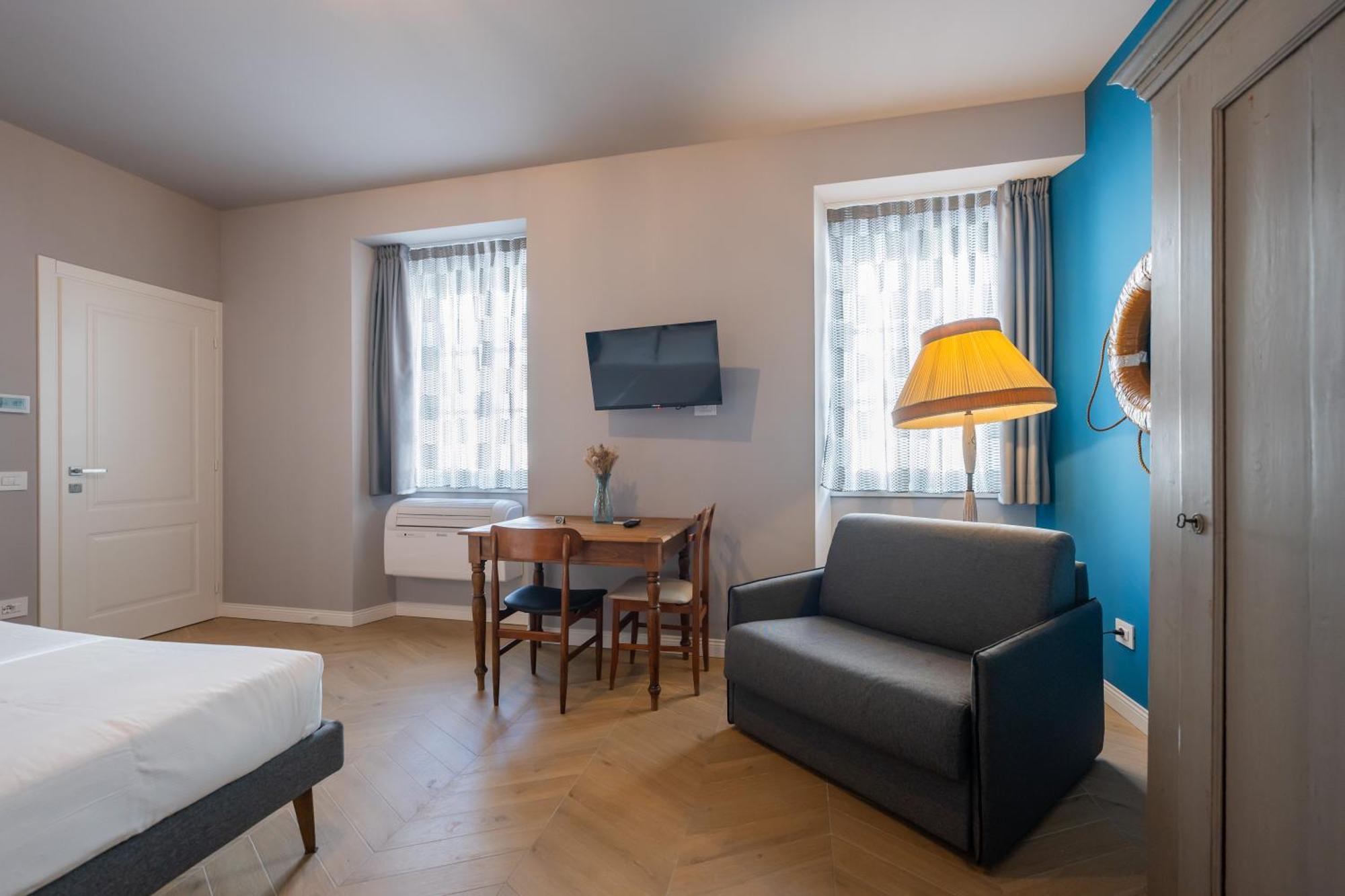 Regina Boutique Suites Трієст Екстер'єр фото